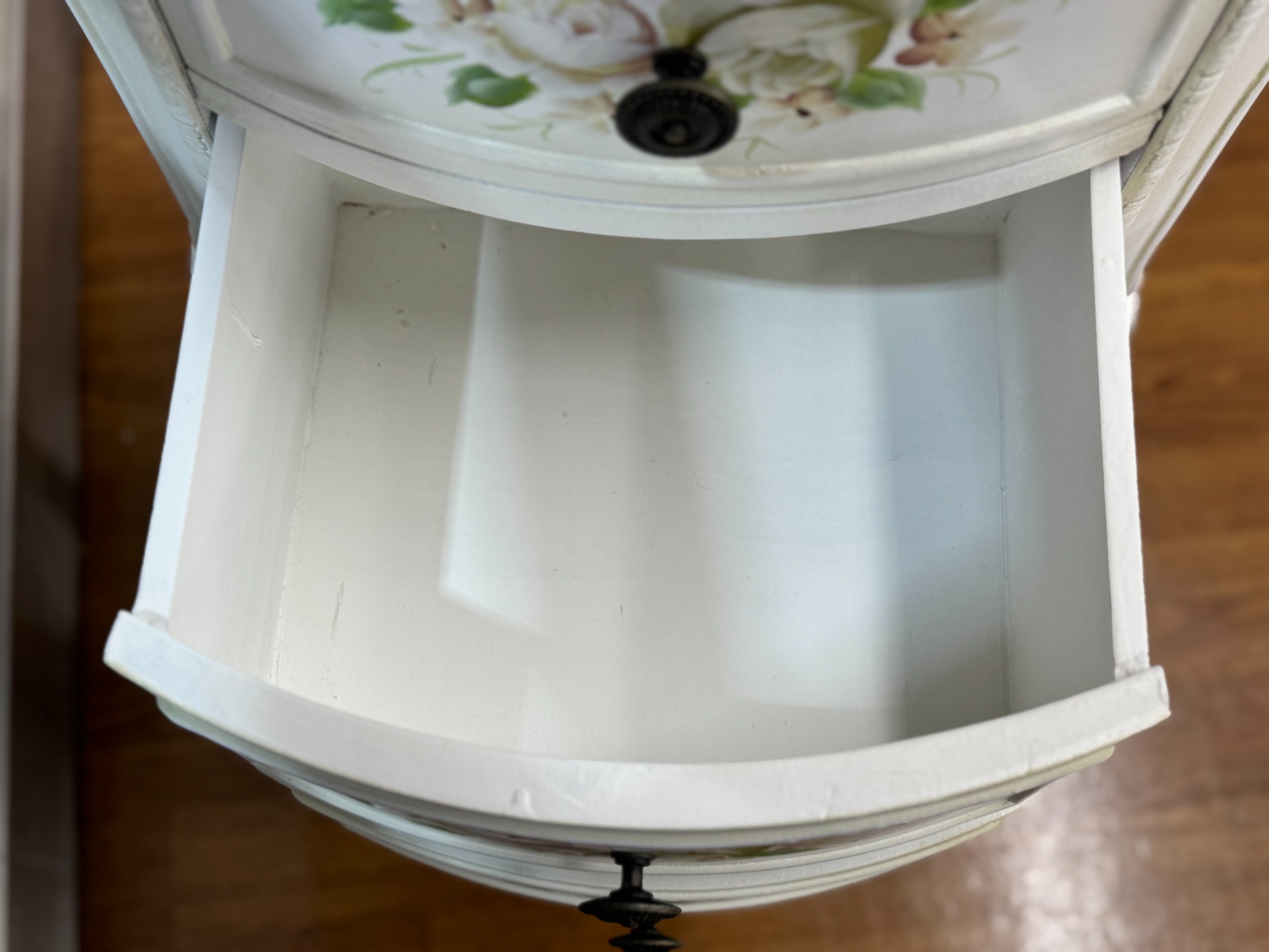 ロココ調 電話台【トレファク 川越店】 12月の毎週水曜日はお買い物ポイント5倍！】お部屋にこの電話台があっ