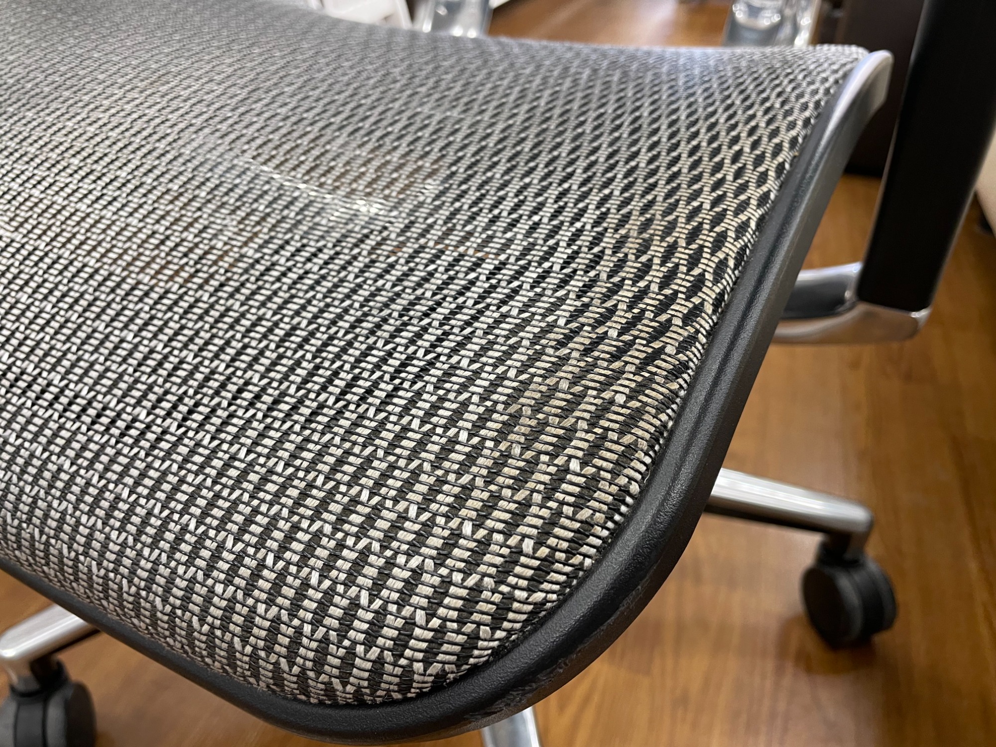 ワイヤーチェア【トレファク 川越店】 機能性抜群でデスクを快適に ！Ergohumanのワークチェアが入荷いたし