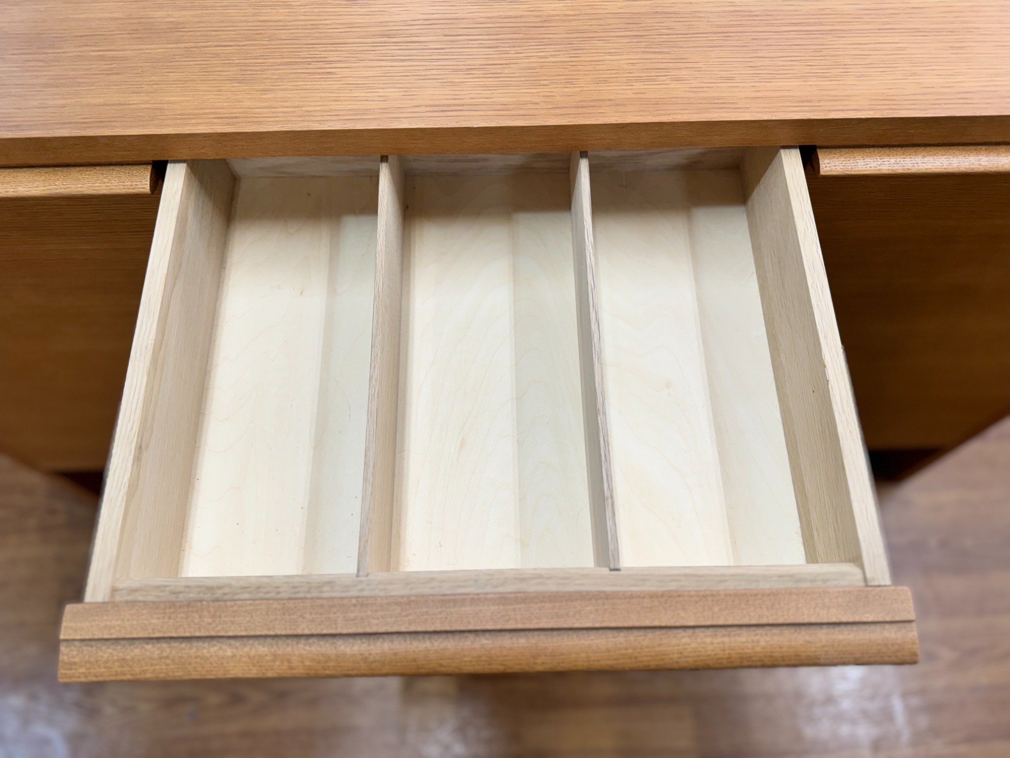 日進木工】シンプルだけど一味違った家具が欲しい！➡このサイドボード