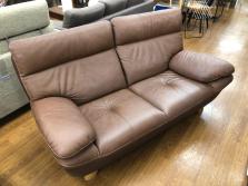 【中古家具はトレファク川越店！】カリモク二人掛け総革ソファが入荷いたしました！