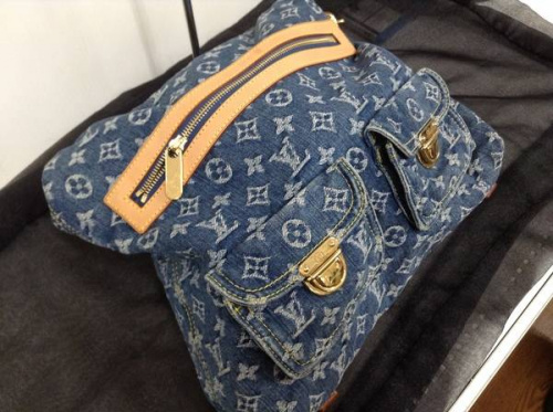 LOUIS VUITTON　のモノグラム