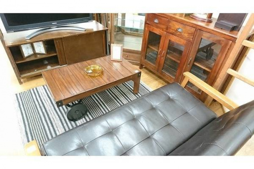 ミッドセンチュリー家具のテーブル
