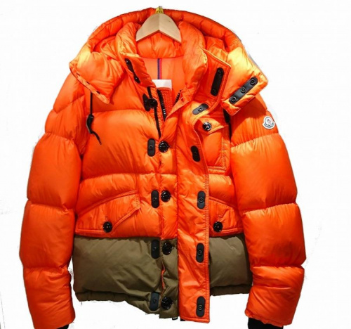 ダウンジャケットのモンクレール（MONCLER）