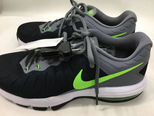 スニーカーのシューズ