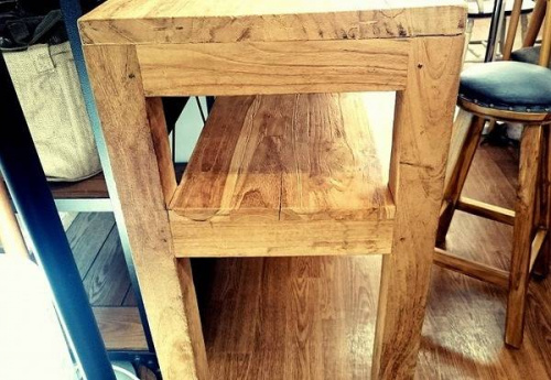 川越店家具のテーブル