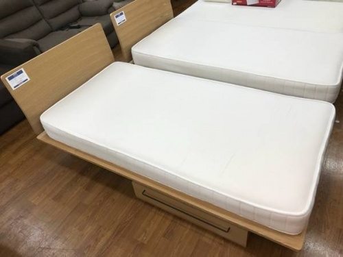 家具のベッド
