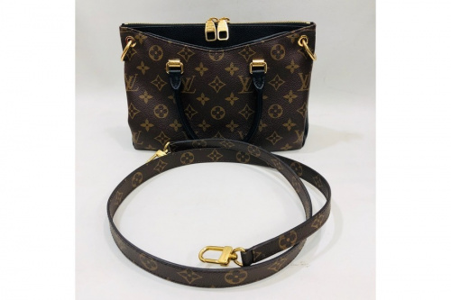 バッグのLOUIS VUITTON