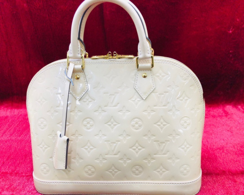 バッグのLOUIS VUITTON
