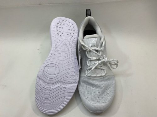 スニーカーのスポーツ