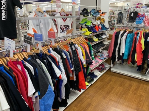 川越店衣類のadidas