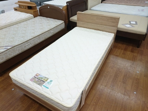 家具のベッド