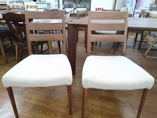 ダイニングセットのカリモク