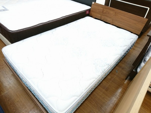 ベッド　家具のニトリ　フランスベッド
