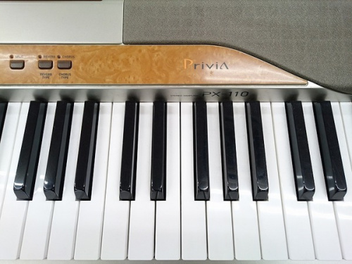 楽器の電子ピアノ