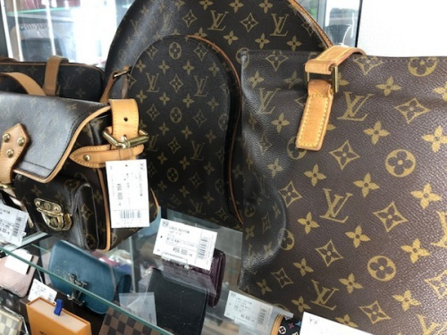LOUIS VUITTONのバッグ