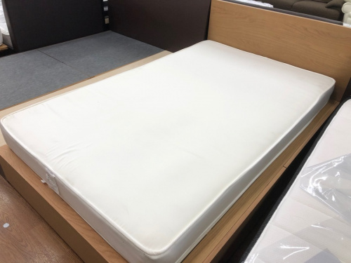 家具のベッド