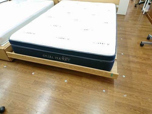 ダブルベッドのSILKY