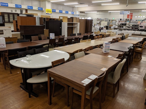 ソファー　中古の食器棚　中古