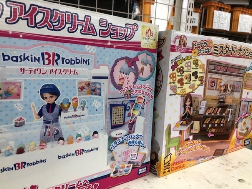 TAKARA TOMY