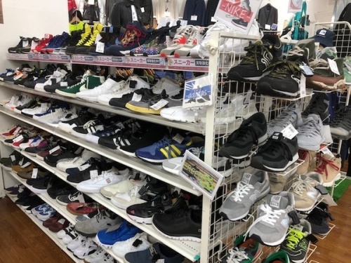 スニーカーのadidas