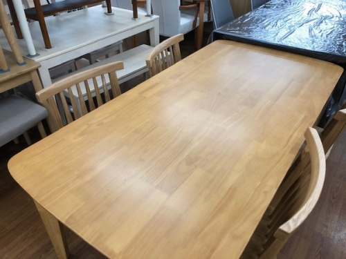 ダイニングセットの大川家具