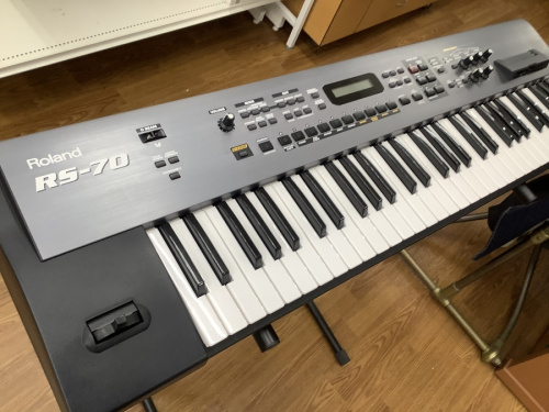 キーボードのシンセサイザー