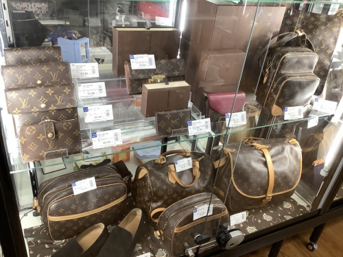 LOUIS VUITTONのGUCCI