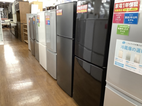 小型　冷蔵庫の大型　冷蔵庫