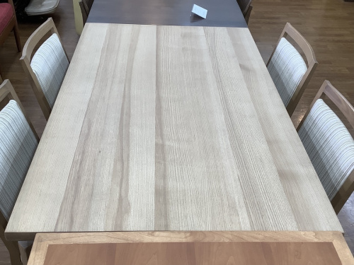 テーブルのダイニング5点セット