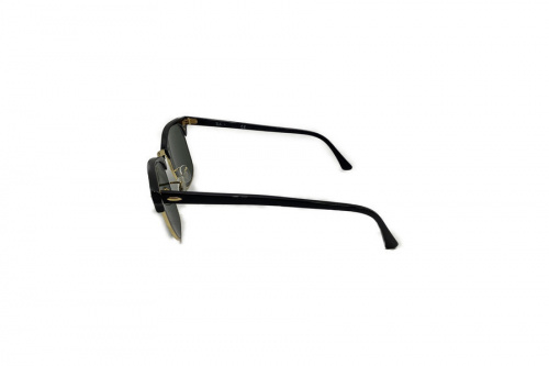 サングラスのRAY-BAN