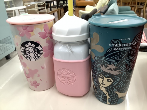 タンブラーのマグカップ