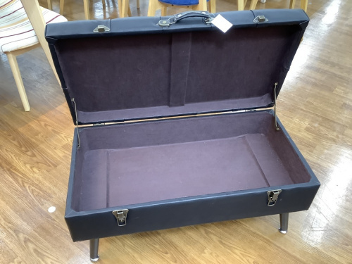 トランクベンチの収納付き