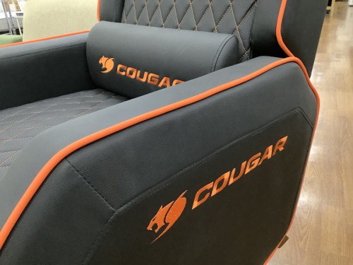 ゲーミングソファのCougar クーガー