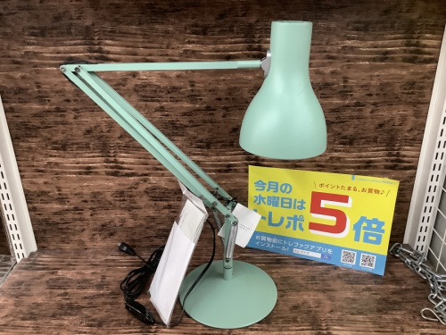 照明のデスクスタンド