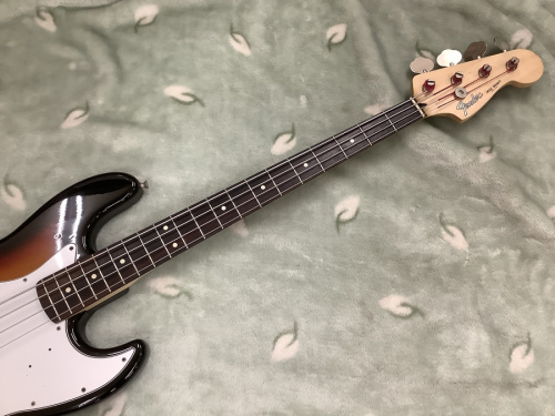ジャズベースのFENDER JAPAN フェンダージャパン