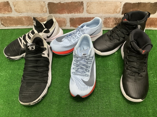 靴　シューズ　中古シューズのスニーカー　中古スニーカー