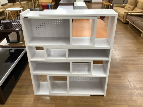 万能収納のオープンシェルフ