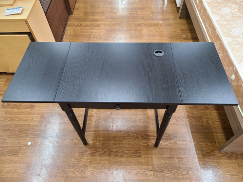ダイニングテーブルのIKEA イケア