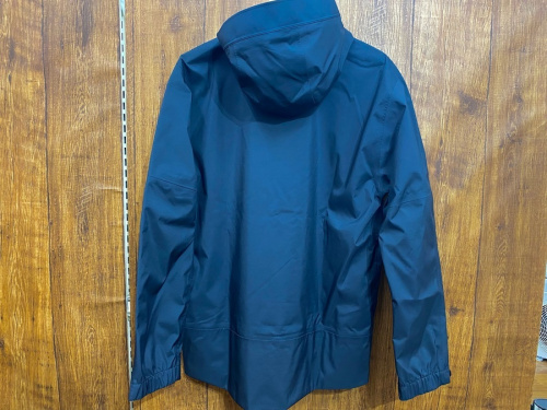 マウンテンパーカーのLACOSTE