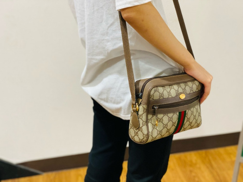 ショルダーバッグのシェリーライン