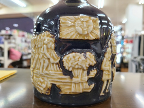 サントリーの陶器ボトル