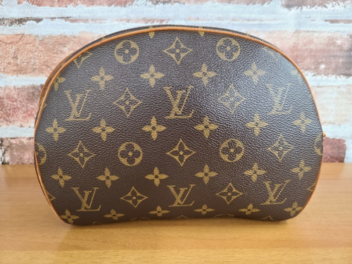 ショルダーバッグのLOUIS VUITTON
