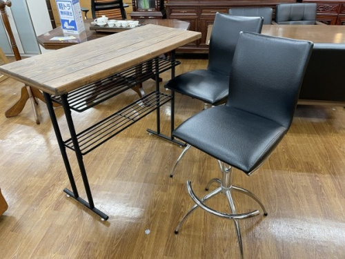 家具のテーブル