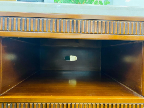 ブラウンのテレビ台