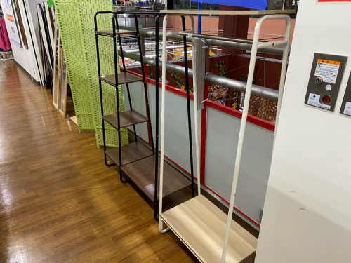 食器棚のソファー