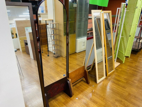 ソファーのスタンドミラー