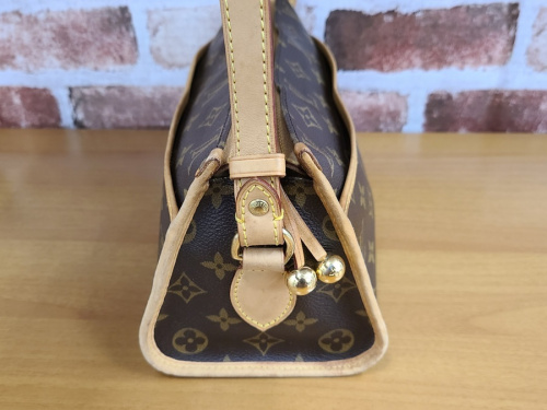ショルダーバッグのLOUIS VUITTON