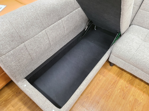リサイクルショップの中古家具