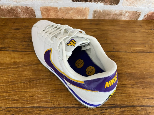 ローカットスニーカーのNIKE