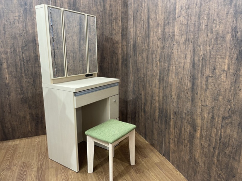 収納家具のドレッサー
